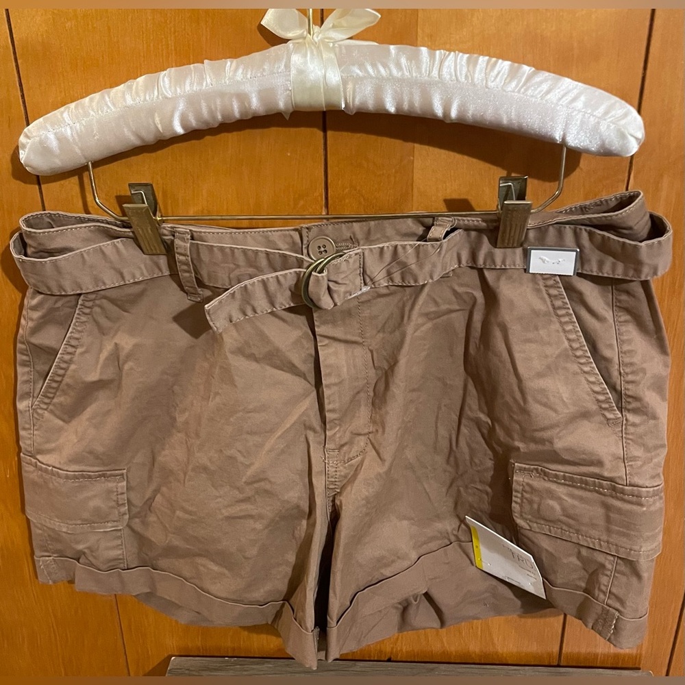 Woman’s brand new cargo shorts with tags!